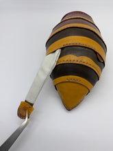 画像をギャラリービューアに読み込む, スズメバチネジレバネが寄生したポーチ