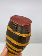 画像をギャラリービューアに読み込む, スズメバチネジレバネが寄生したポーチ