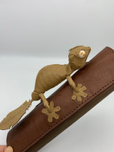 画像をギャラリービューアに読み込む, エダハヘラオヤモリのカーテンタッセル