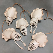 画像をギャラリービューアに読み込む, Sepia esculenta  コウイカのキーケース