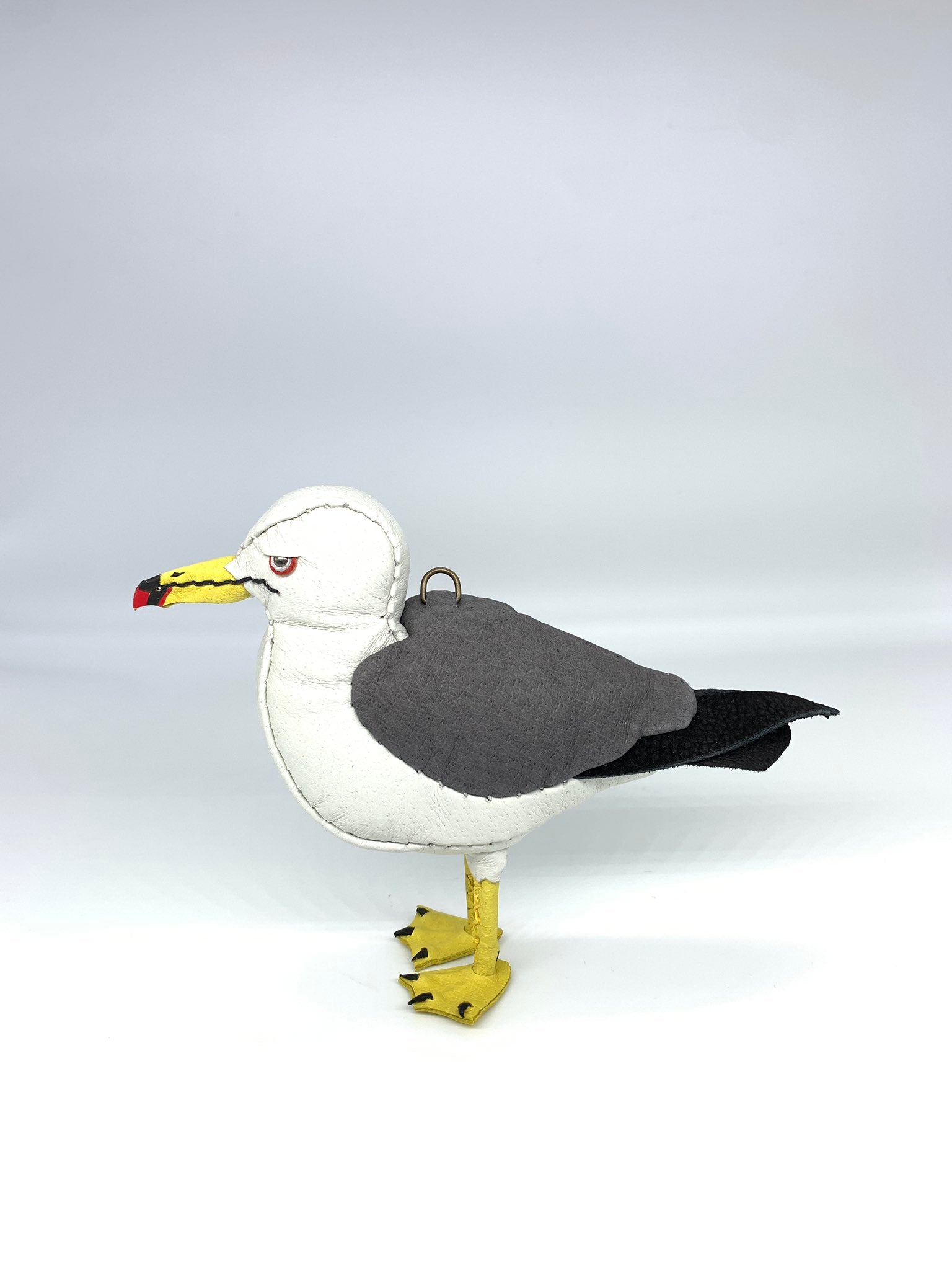 あまのじゃくとへそまがり」魅惑のレザークラフトショップ。 虫・鳥